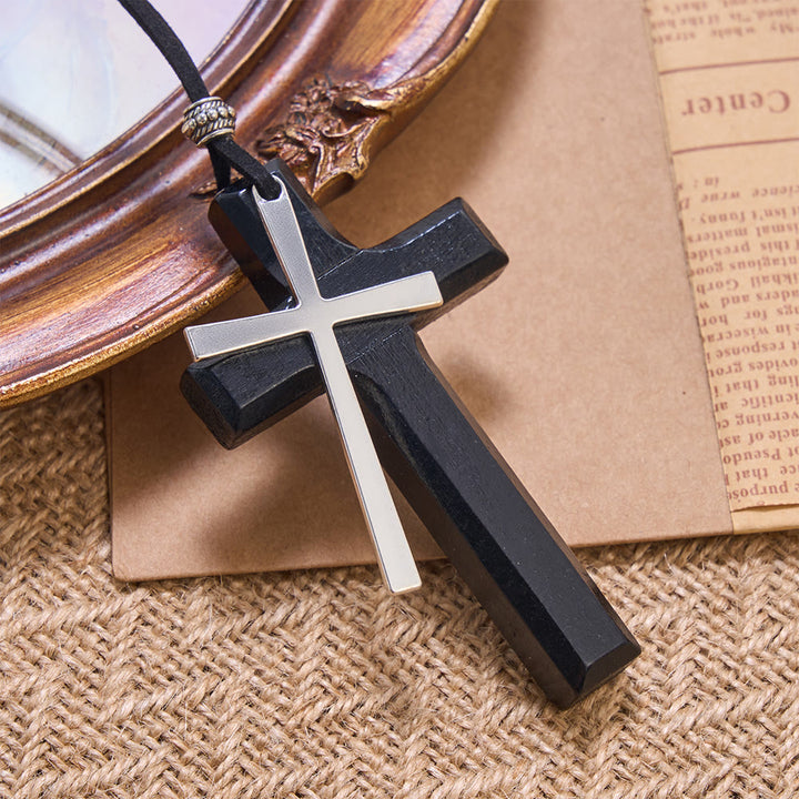 Christianartworkshop Minimalistische Halskette mit eingelegtem Metallkreuz aus massivem Holz und Wildlederkordel: Symbol für unerschütterlichen himmlischen Schutz - Schwarz - image 4