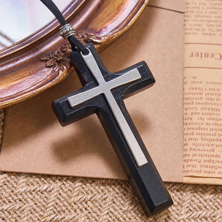 Christianartworkshop Minimalistische Halskette mit eingelegtem Metallkreuz aus massivem Holz und Wildlederkordel: Symbol für unerschütterlichen himmlischen Schutz - image 5