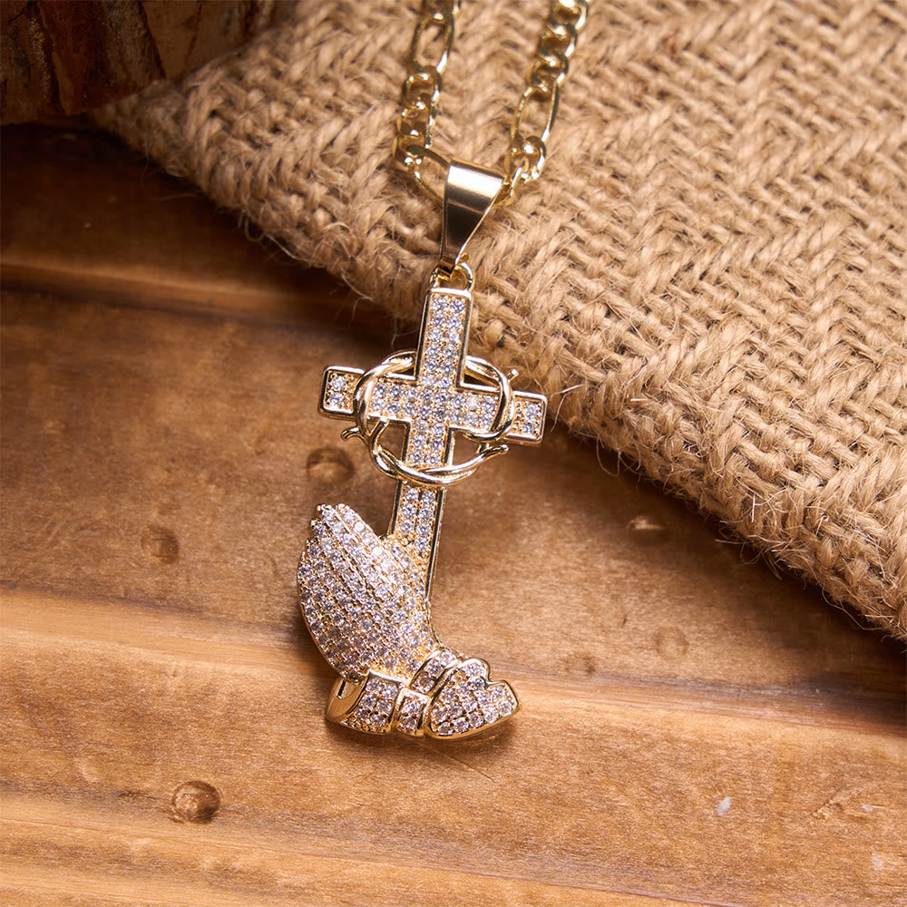 Christianartworkshop Vollständig mit Kristallpavé besetzte Dornenkreuz-Gebetshände-Figaro-Kette: Symbol der barmherzigen himmlischen Erlösung - Betende Hände und Dornenkreuz - image 0