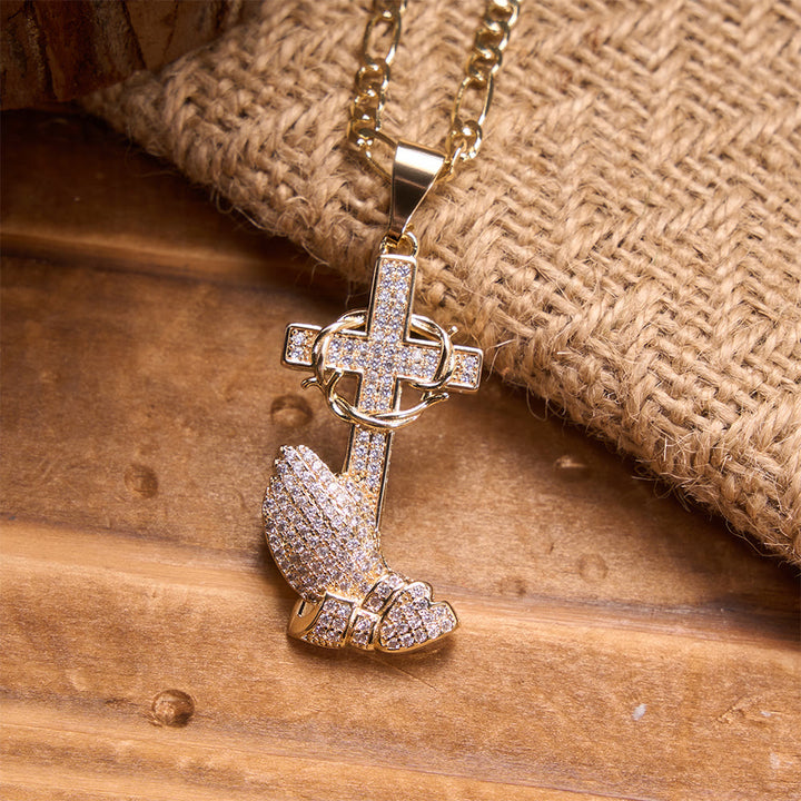 Christianartworkshop Vollständig mit Kristallpavé besetzte Dornenkreuz-Gebetshände-Figaro-Kette: Symbol der barmherzigen himmlischen Erlösung - Betende Hände und Dornenkreuz - image 0