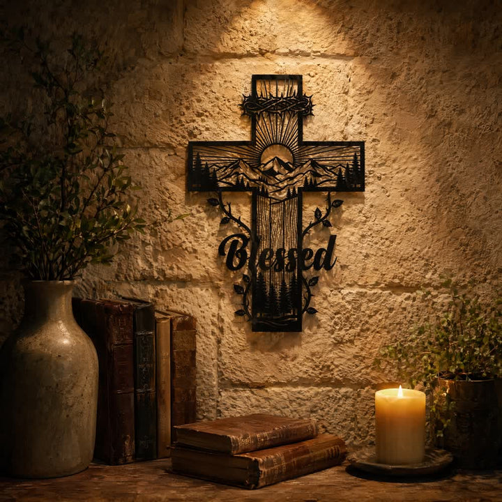 Christianartworkshop Wanddekoration aus Metall mit Weinrankenbordüre, gesegnetem Bergkreuz: Symbol des göttlichen Segens - image 6