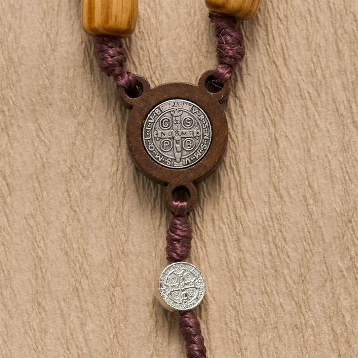 Christianartworkshop Rosenkranz aus naturbelassenem Fassholz mit geknoteter Kordel und Mini-Medaillons des Heiligen Benedikt - image 5