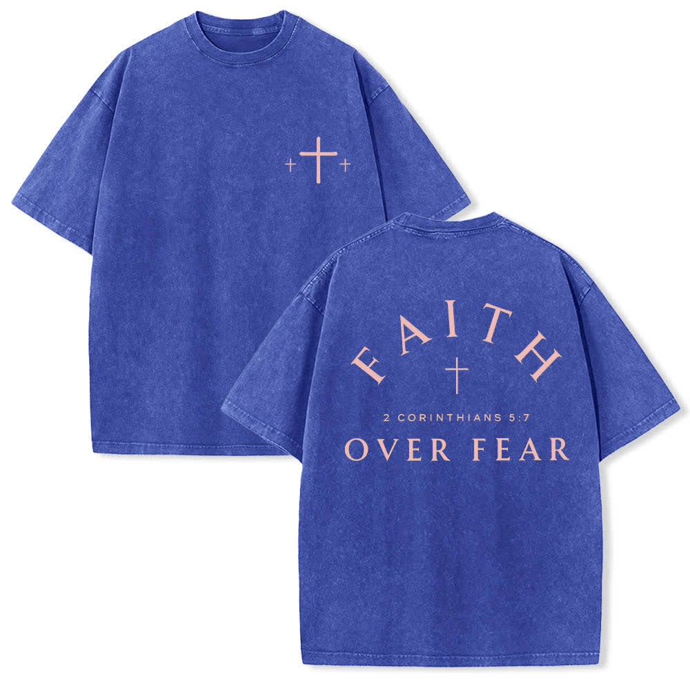 Christianartworkshop Doppelseitig bedrucktes, gewaschenes T-Shirt mit Kreuz-Schriftzug „Glaube über Angst“. - Blau - 5XL - image 6