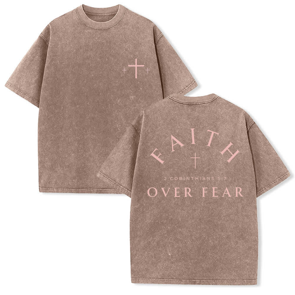 Christianartworkshop Doppelseitig bedrucktes, gewaschenes T-Shirt mit Kreuz-Schriftzug „Glaube über Angst“. - Braun - 5XL - image 9