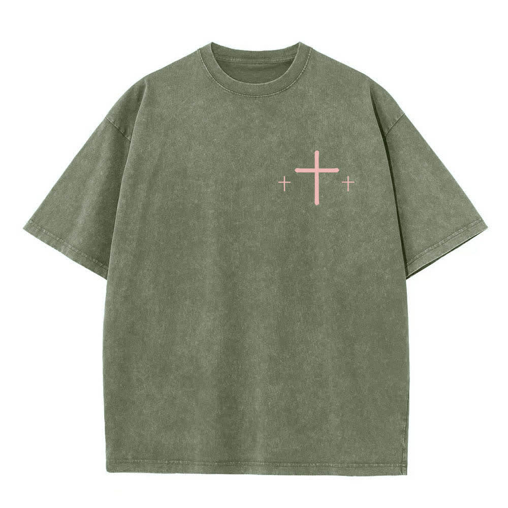Christianartworkshop Doppelseitig bedrucktes, gewaschenes T-Shirt mit Kreuz-Schriftzug „Glaube über Angst“. - image 5