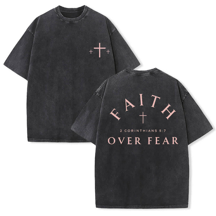 Christianartworkshop Doppelseitig bedrucktes, gewaschenes T-Shirt mit Kreuz-Schriftzug „Glaube über Angst“. - Schwarz - 5XL - image 18