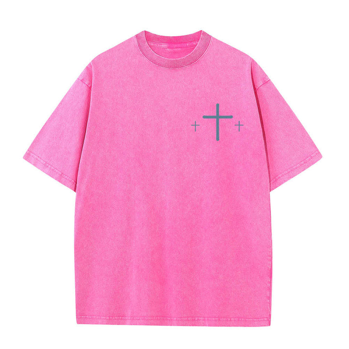 Christianartworkshop Doppelseitig bedrucktes, gewaschenes T-Shirt mit Kreuz-Schriftzug „Glaube über Angst“. - image 2