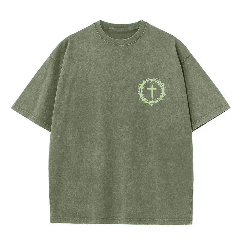 Christianartworkshop Doppelseitiges, gewaschenes T-Shirt mit Dornenkrone-Kreuz-Buchstabenprint - image 14