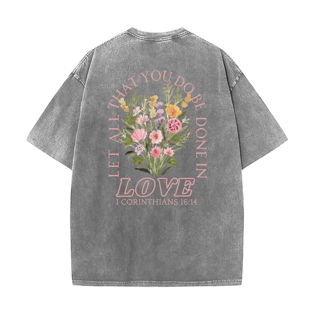 Christianartworkshop Doppelseitiges, gewaschenes T-Shirt mit floralem Kreuz-Buchstabenprint und dem Aufdruck „Alles, was du tust, soll in Liebe geschehen“. - image 25