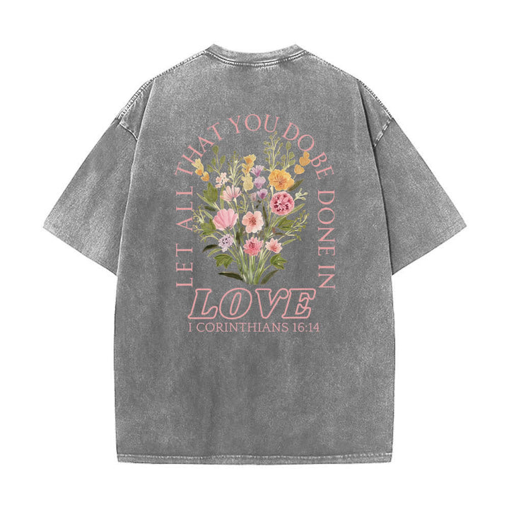 Christianartworkshop Doppelseitiges, gewaschenes T-Shirt mit floralem Kreuz-Buchstabenprint und dem Aufdruck „Alles, was du tust, soll in Liebe geschehen“. - image 25