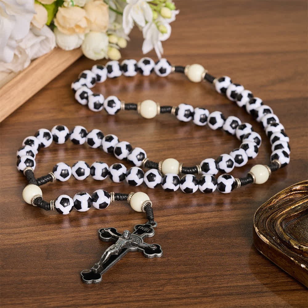Christianartworkshop Klassischer Rosenkranz mit Fußballmuster, geknoteter Perlenschnur und Vintage-Metallkreuz - image 1