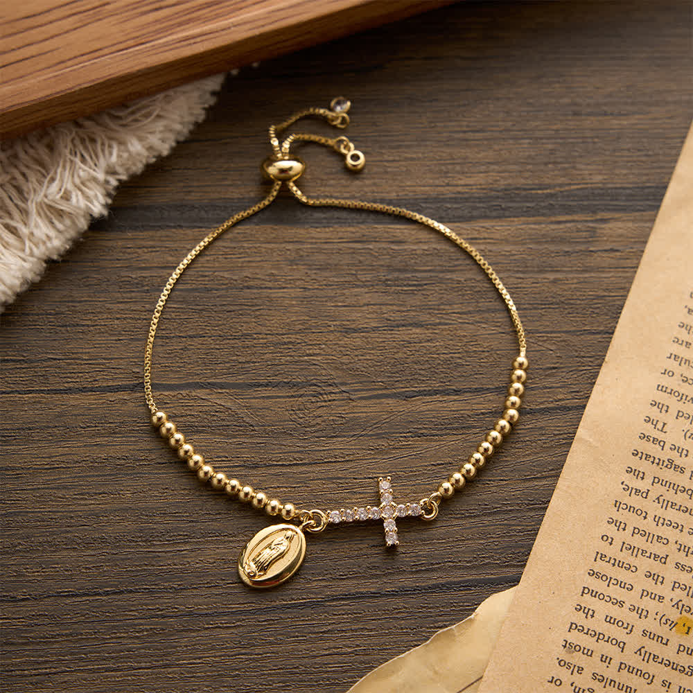 Christianartworkshop Verstellbares Mini-Armband mit goldenen Perlen, Zirkonia-Kreuz und Medaillon mit der Muttergottes und dem Heiligen Benedikt - Unsere Liebe Frau - image 2