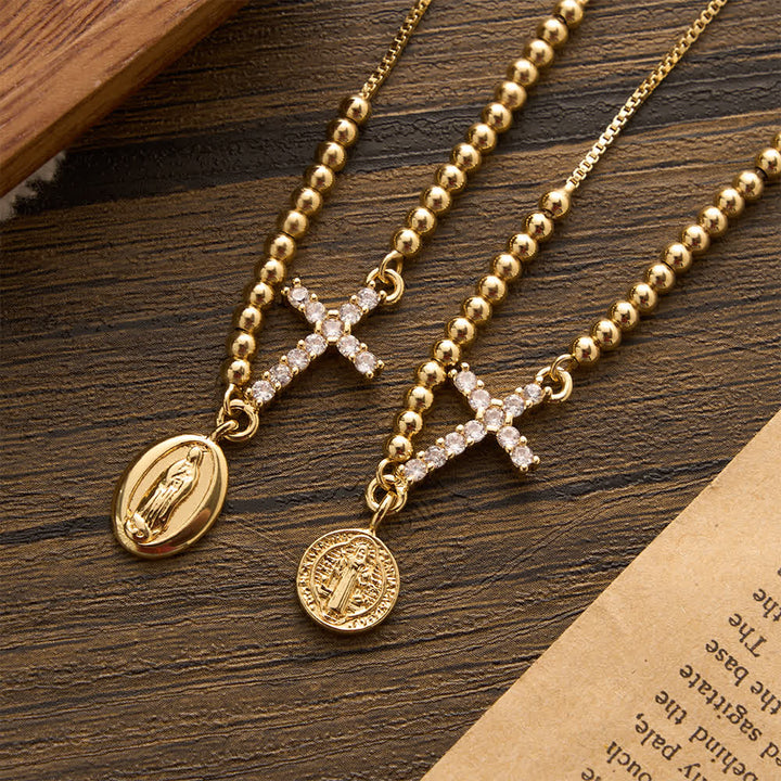 Christianartworkshop Verstellbares Mini-Armband mit goldenen Perlen, Zirkonia-Kreuz und Medaillon mit der Muttergottes und dem Heiligen Benedikt - image 4