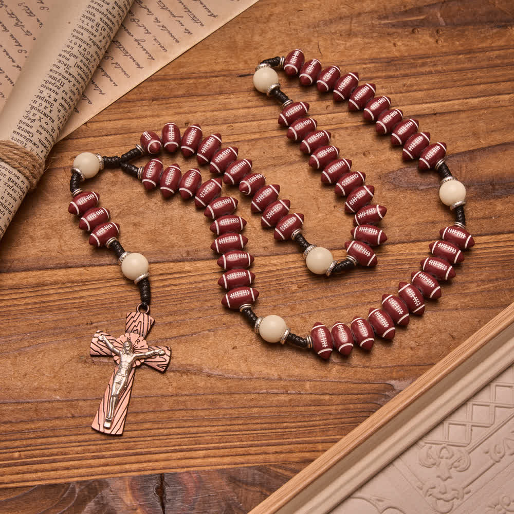 Christianartworkshop Rosenkranz aus geformten Perlen mit geknoteter Kordel und Kruzifix in Holzoptik: Symbol für mutige himmlische Beharrlichkeit - Rosenkranz mit Rugby-Motiven - image 0