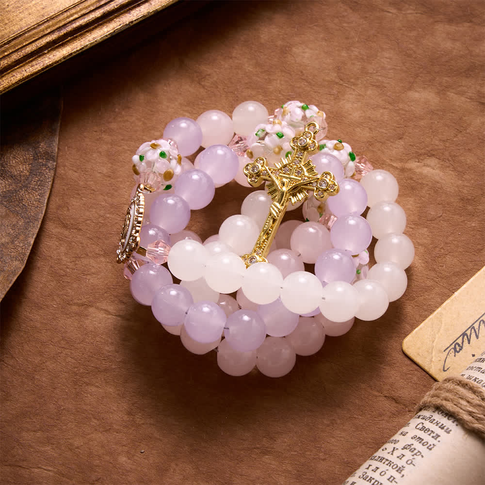 Christianartworkshop Rosenkranz aus Glasperlen mit Farbverlauf in Rosa, Lavendel und Milchweiß, verziert mit Strasskreuz und Marienmedaille - image 4