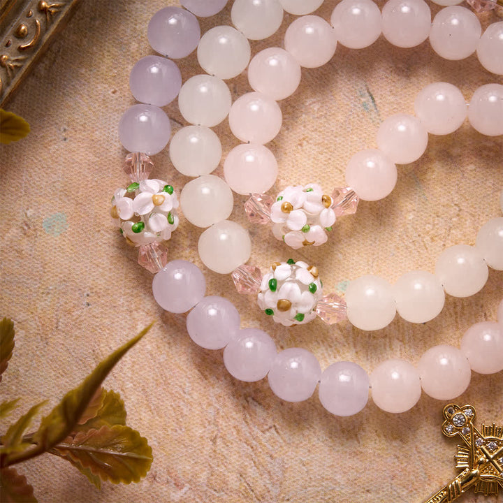 Christianartworkshop Rosenkranz aus Glasperlen mit Farbverlauf in Rosa, Lavendel und Milchweiß, verziert mit Strasskreuz und Marienmedaille - image 6