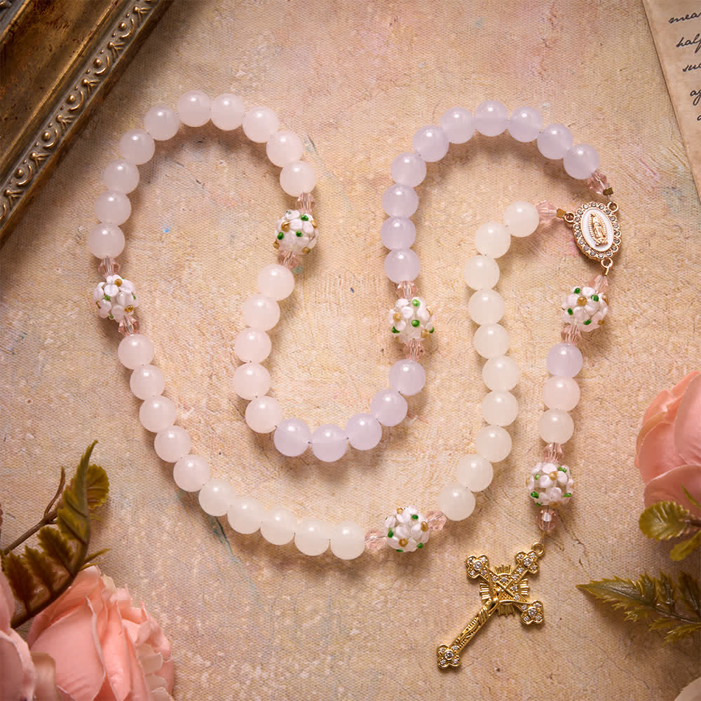 Christianartworkshop Rosenkranz aus Glasperlen mit Farbverlauf in Rosa, Lavendel und Milchweiß, verziert mit Strasskreuz und Marienmedaille - image 2
