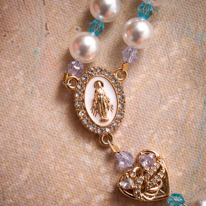 Christianartworkshop Glänzender Rosenkranz aus Imitationsperlen mit Strass-Schwanenherz-Anhängern, Marienmedaille und juwelenbesetztem Kruzifix - image 6
