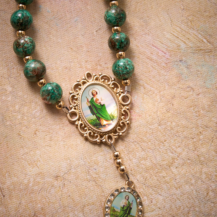 Christianartworkshop Rosenkranz aus naturfarbenem, gesprenkeltem grünem Glas, verziert mit aufgedruckten ovalen Medaillons des Heiligen Judas - image 7