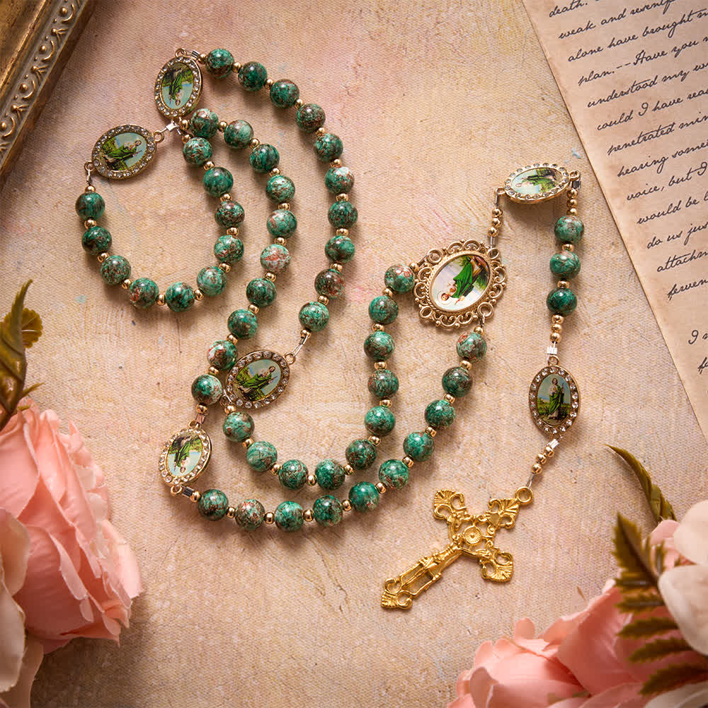 Christianartworkshop Rosenkranz aus naturfarbenem, gesprenkeltem grünem Glas, verziert mit aufgedruckten ovalen Medaillons des Heiligen Judas - image 3
