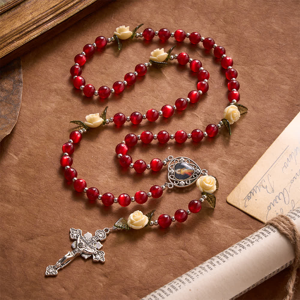 Christianartworkshop Rosenkranz der Göttlichen Barmherzigkeit aus rotem Harz mit cremefarbenen Rosenblattanhängern und Vintage-Kruzifix - Roter Rosenkranz der Göttlichen Barmherzigkeit - image 0