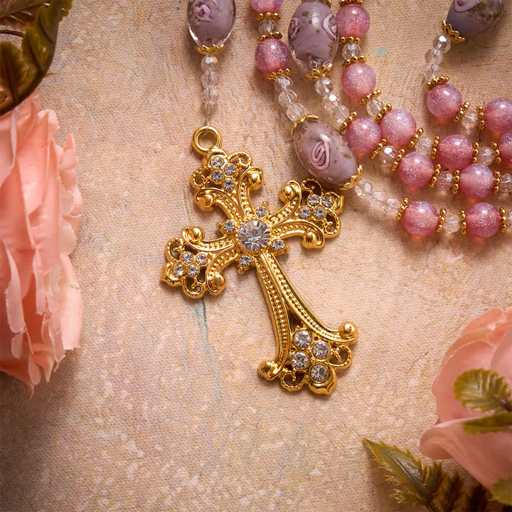 Christianartworkshop Luxuriöser rosa Glitzer-Rosenkranz aus Glasperlen mit floralem Muster, Herzmedaillon mit Mariä-Herzanhänger und goldenem Kreuz: Symbol sanfter himmlischer Reinheit - image 7