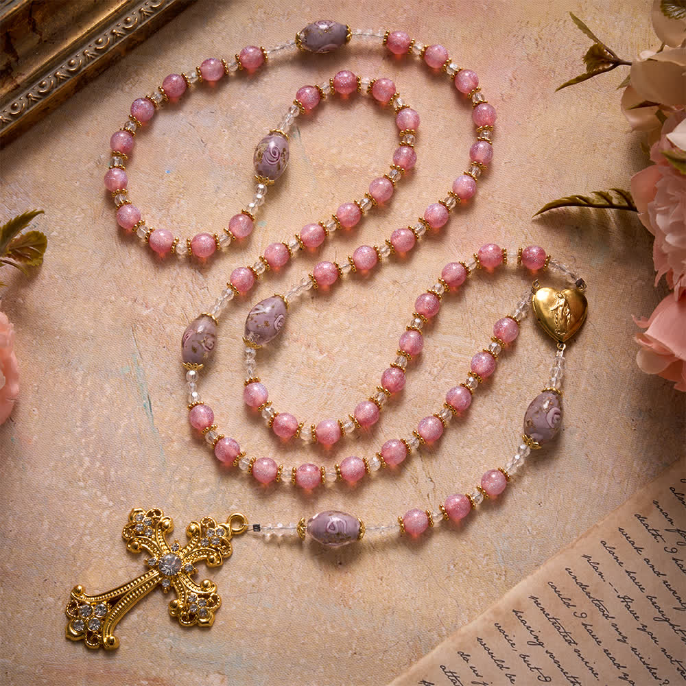Christianartworkshop Luxuriöser rosa Glitzer-Rosenkranz aus Glasperlen mit floralem Muster, Herzmedaillon mit Mariä-Herzanhänger und goldenem Kreuz: Symbol sanfter himmlischer Reinheit - image 3