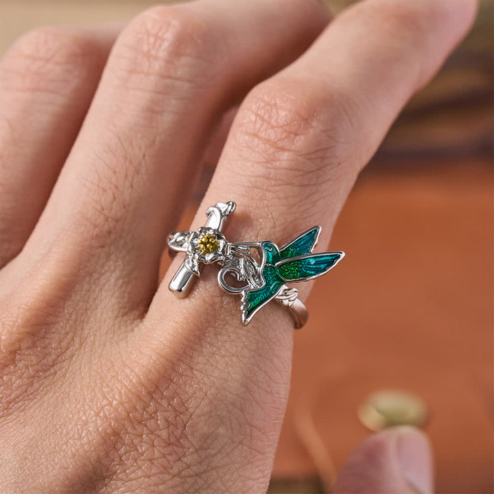 Christianartworkshop Grüner Emaille-Ring mit Kolibri und floralem Kreuz: Symbol der wachsamen himmlischen Hoffnung - image 1