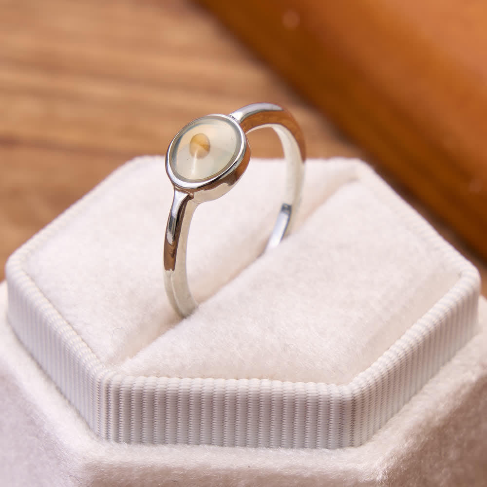 Christianartworkshop Minimalistischer, polierter Ring mit Senfkorn-Fassung: Symbol unerschütterlichen himmlischen Glaubens - image 1