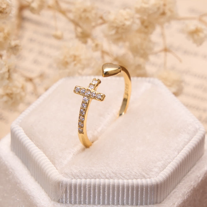 Christianartworkshop Minimalistischer offener Kreuzring mit Zirkonia-Pavé und massiver Herzspitze: Symbol aufrichtiger himmlischer Hingabe - Golden (Geeignet für US-Größen 6-9) - image 2