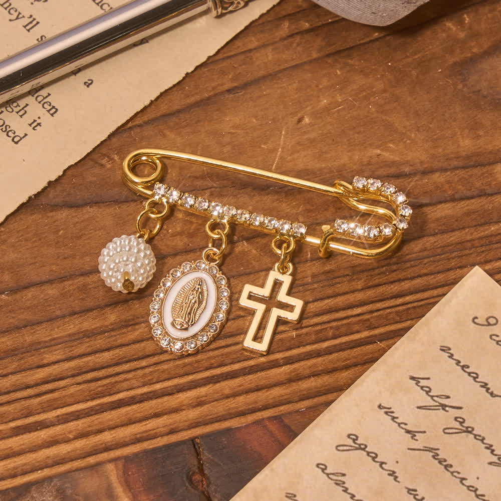 Christianartworkshop Strassbrosche mit baumelnden Anhängern der Muttergottes, des Kreuzes und des Heiligen Benedikt: Symbol sanften himmlischen Schutzes - Unsere Liebe Frau - image 0