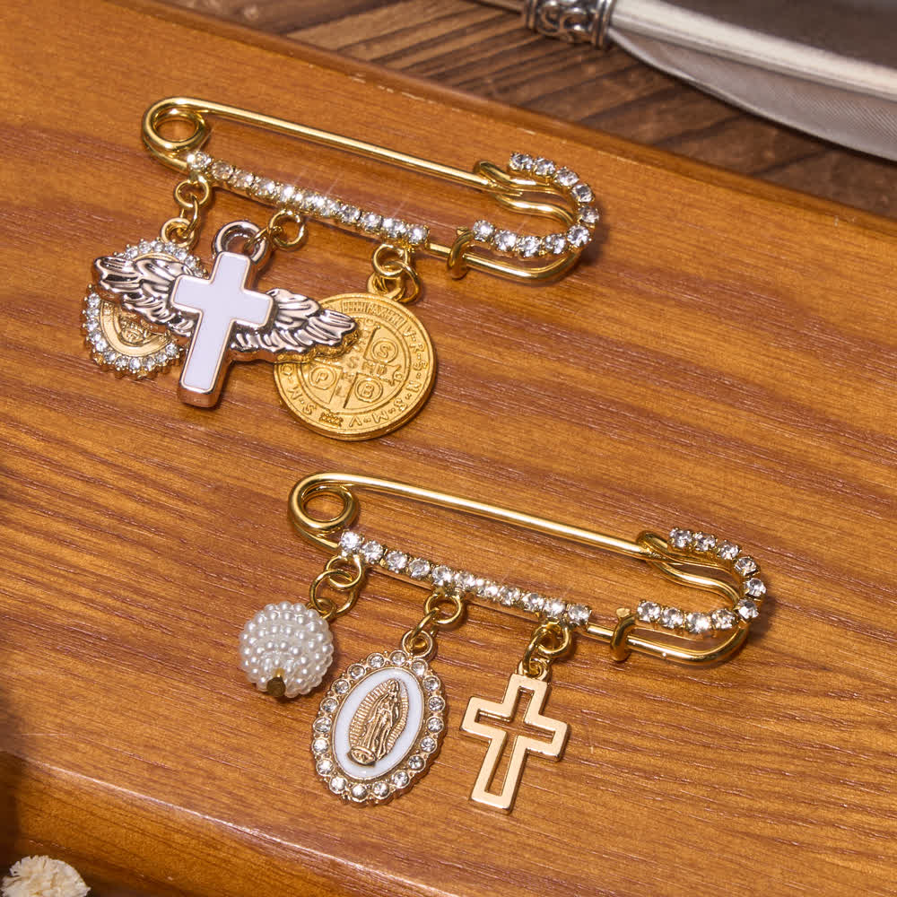 Christianartworkshop Strassbrosche mit baumelnden Anhängern der Muttergottes, des Kreuzes und des Heiligen Benedikt: Symbol sanften himmlischen Schutzes - image 1