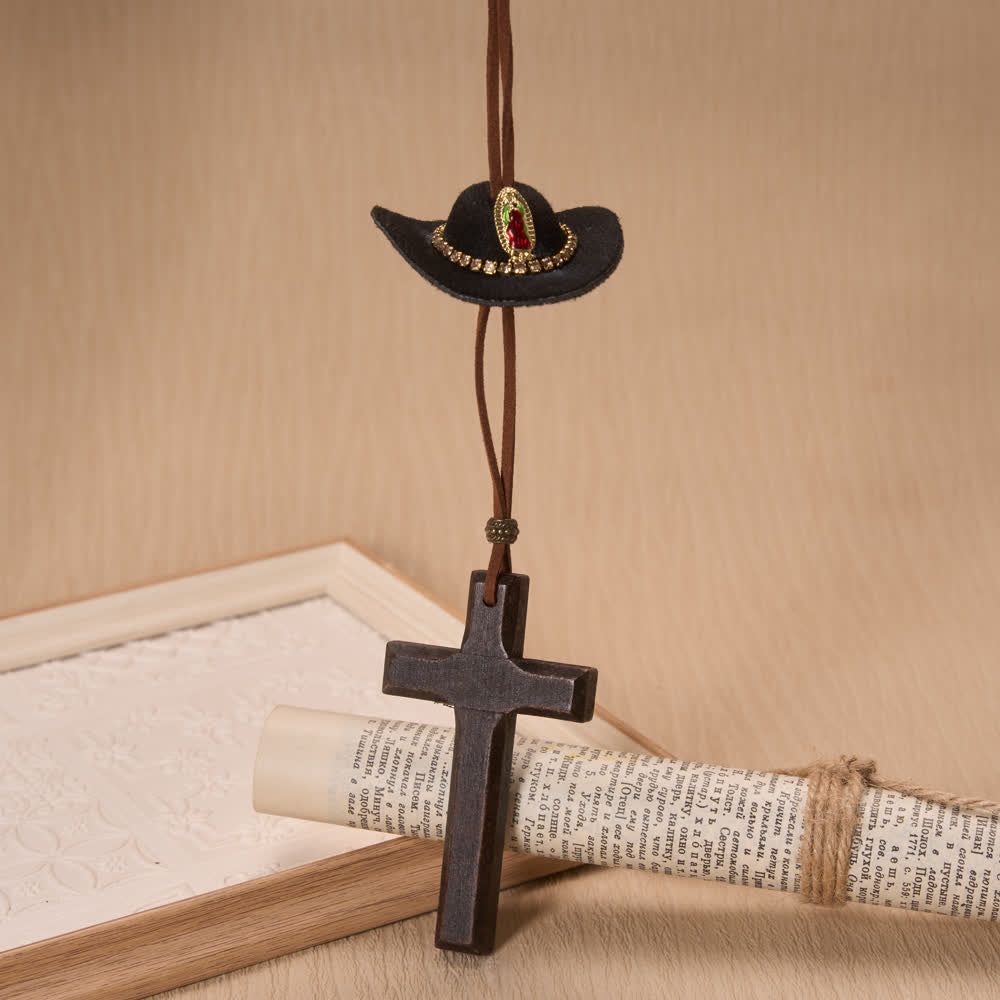 Christianartworkshop Western Vintage Hängendes Auto-Ornament, verziert mit Filz, Marienhut und Holzkreuz  - image 1