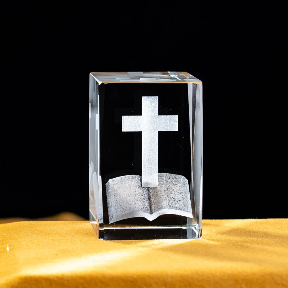 Christianartworkshop Mehrfarbig gravierte heilige Kristallfigur für Schreibtischdekoration und Andachtsdekoration - Die Heilige Bibel - 5x5x8cm - image 1