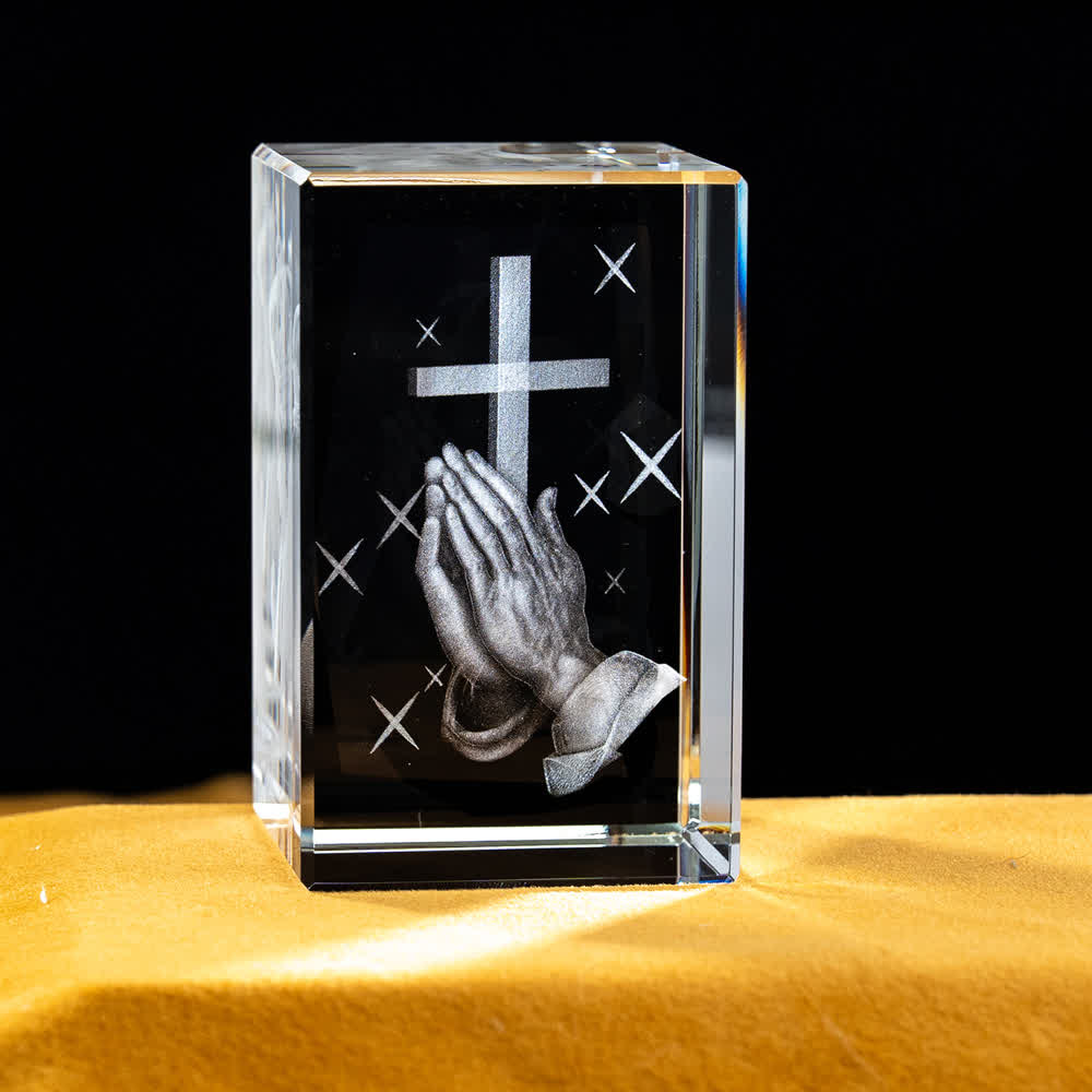 Christianartworkshop Mehrfarbig gravierte heilige Kristallfigur für Schreibtischdekoration und Andachtsdekoration - Betende Hände mit Kreuz - 5x5x8cm - image 0