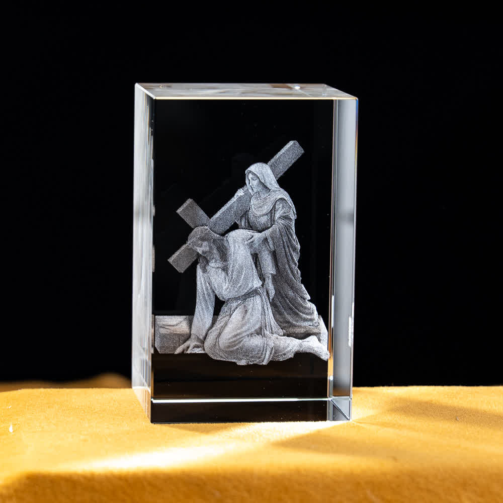 Christianartworkshop Mehrfarbig gravierte heilige Kristallfigur für Schreibtischdekoration und Andachtsdekoration - Jesus trägt das Kreuz mit Maria - 5x5x8cm - image 17