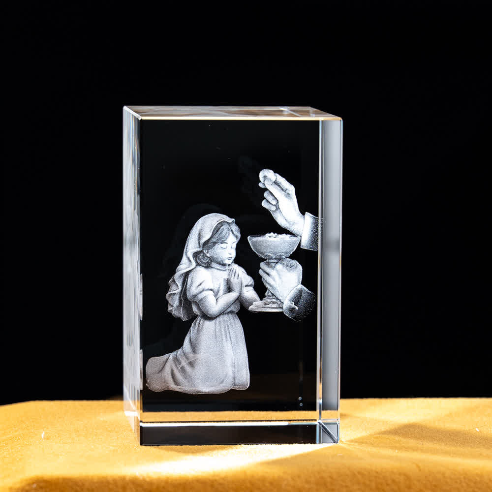 Christianartworkshop Mehrfarbig gravierte heilige Kristallfigur für Schreibtischdekoration und Andachtsdekoration - Mädchen Erstkommunion - 5x5x8cm - image 41