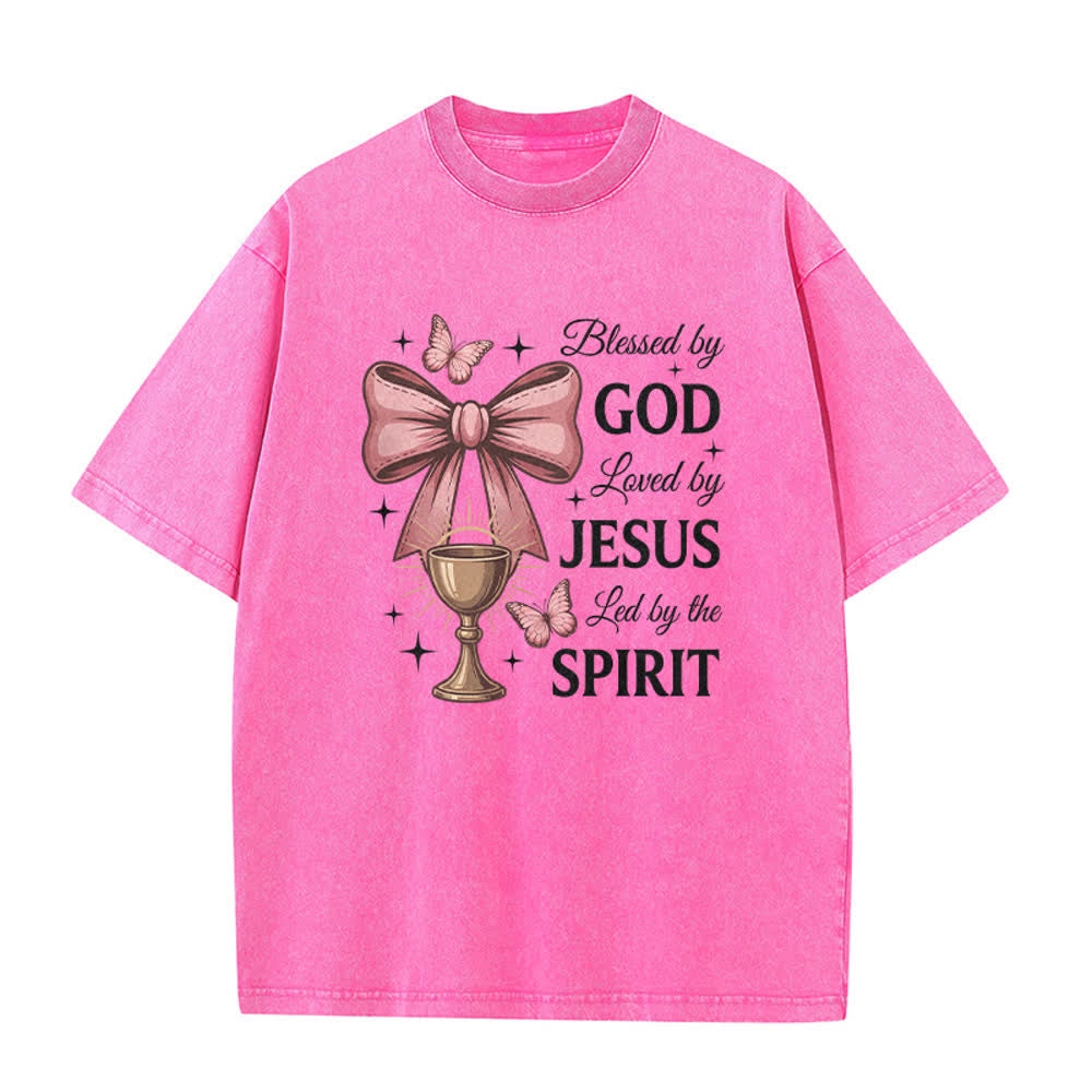 Christianartworkshop Gesegnet von Gott, Schleife, Kelch, Schmetterling, Schriftzug, Vintage-Grafik, gewaschenes T-Shirt - Rosa - 5XL - image 0