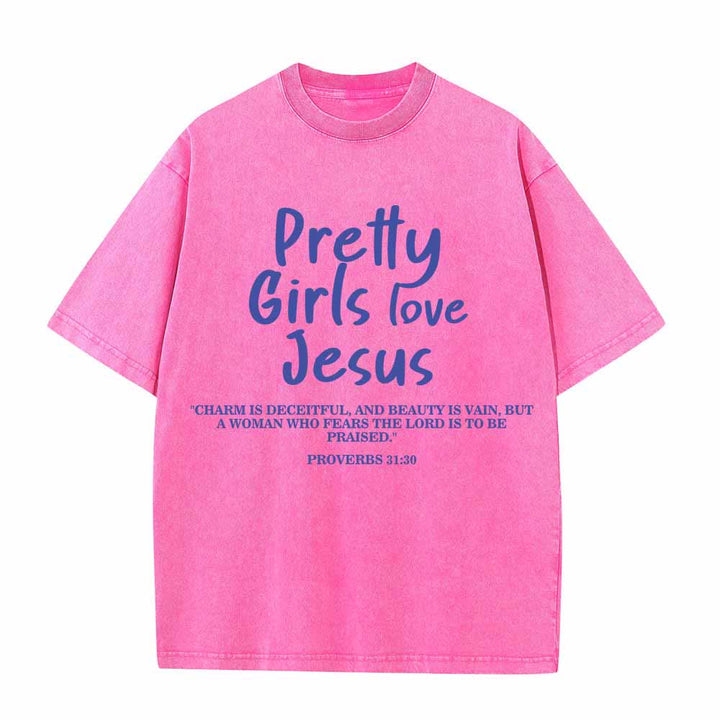 Christianartworkshop Hübsche Mädchen lieben Jesus – Sprüche 31,30 – Zweifarbiger Schriftzug auf der Vorderseite – Gewaschenes T-Shirt - Rosa - 5XL - image 8