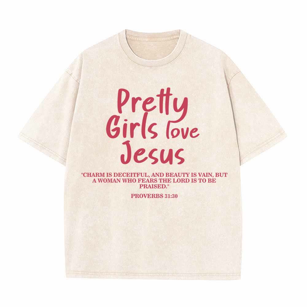Christianartworkshop Hübsche Mädchen lieben Jesus – Sprüche 31,30 – Zweifarbiger Schriftzug auf der Vorderseite – Gewaschenes T-Shirt - Beige - 5XL - image 6