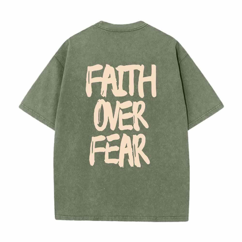 Christianartworkshop Glaube statt Angst – T-Shirt mit Pinselstrich-Schriftart, Mini-Print auf der Vorderseite, großer Text auf der Rückseite, beidseitig bedruckt, vorgewaschen - image 10