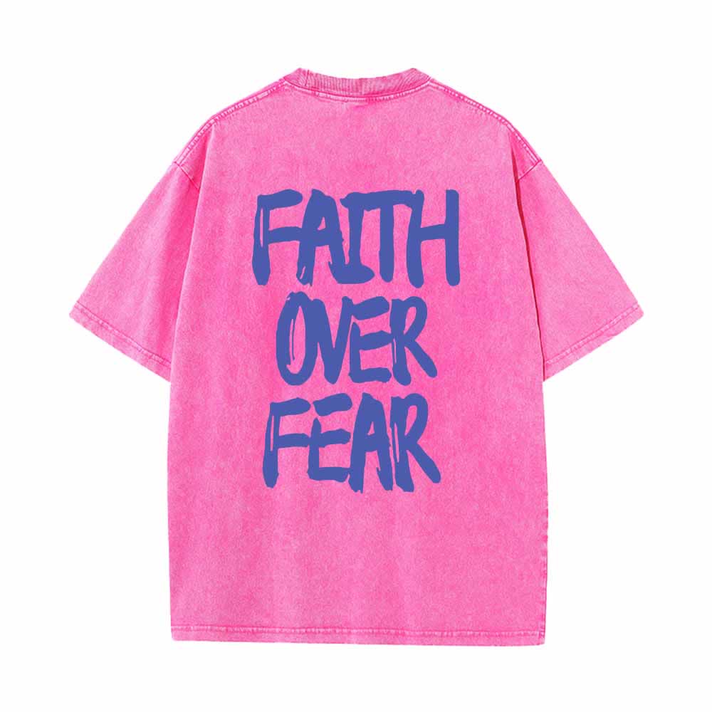 Christianartworkshop Glaube statt Angst – T-Shirt mit Pinselstrich-Schriftart, Mini-Print auf der Vorderseite, großer Text auf der Rückseite, beidseitig bedruckt, vorgewaschen - image 7