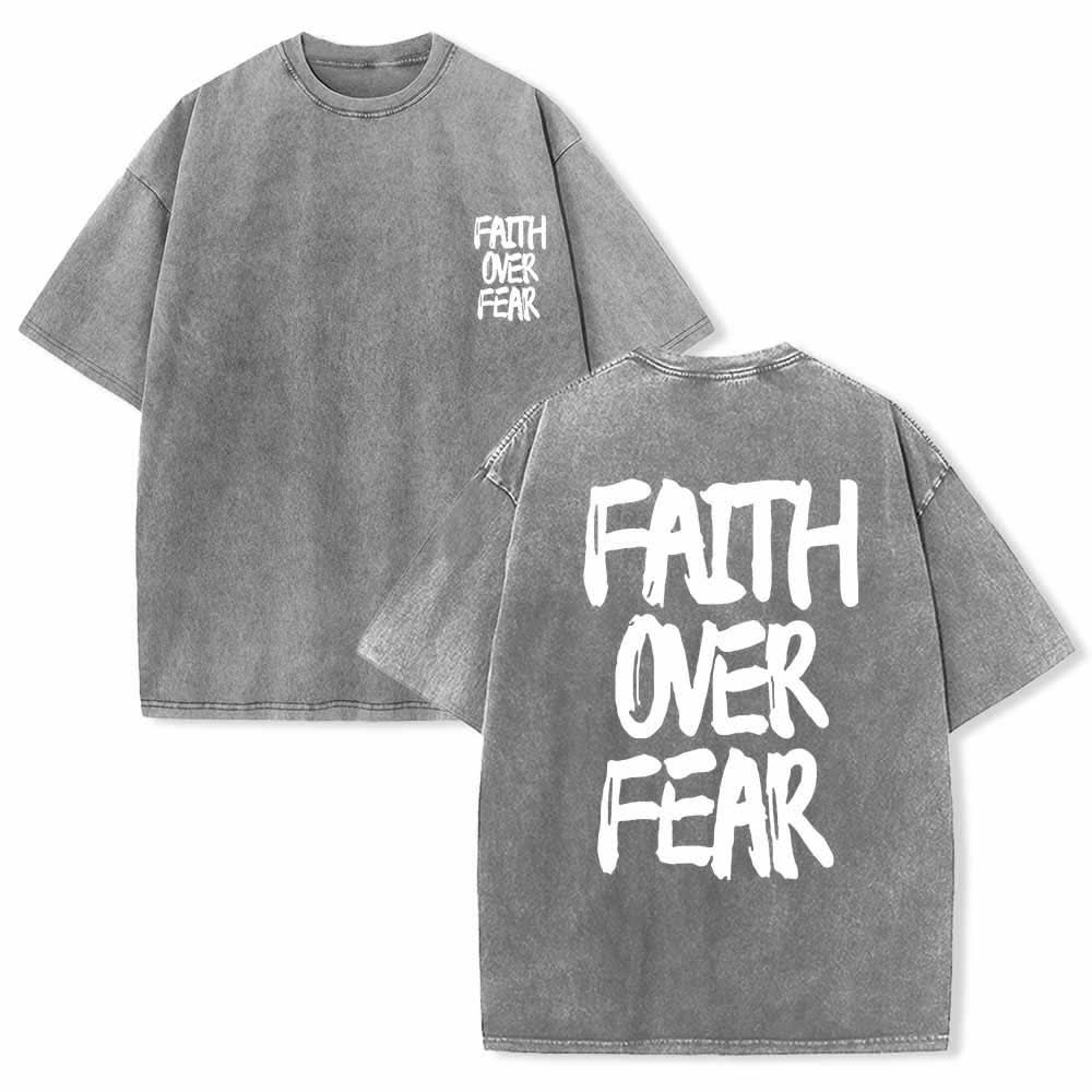 Christianartworkshop Glaube statt Angst – T-Shirt mit Pinselstrich-Schriftart, Mini-Print auf der Vorderseite, großer Text auf der Rückseite, beidseitig bedruckt, vorgewaschen - Grau - 5XL - image 18