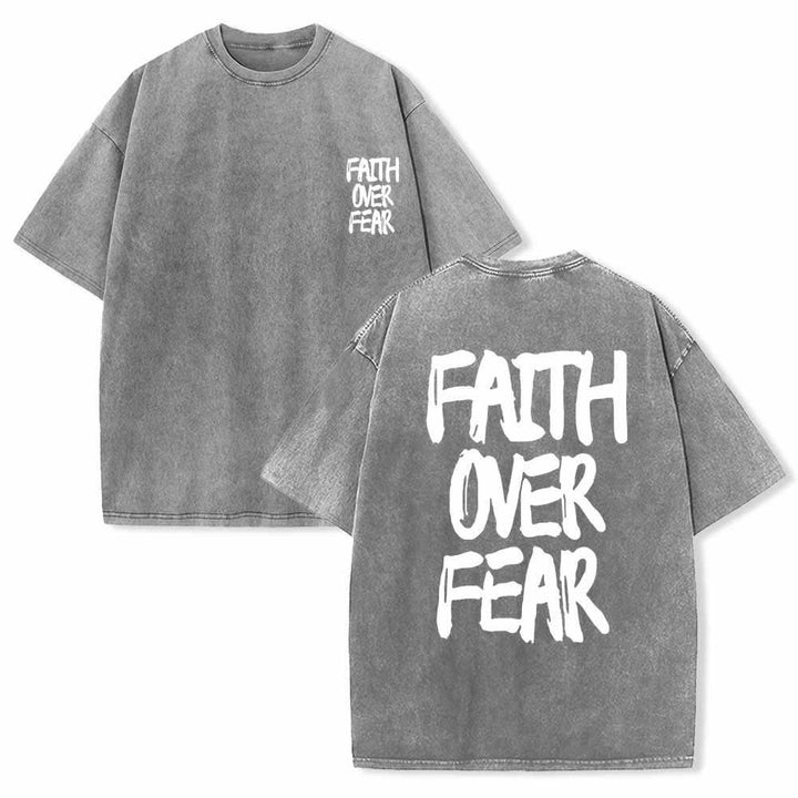 Christianartworkshop Glaube statt Angst – T-Shirt mit Pinselstrich-Schriftart, Mini-Print auf der Vorderseite, großer Text auf der Rückseite, beidseitig bedruckt, vorgewaschen - Grau - 5XL - image 18