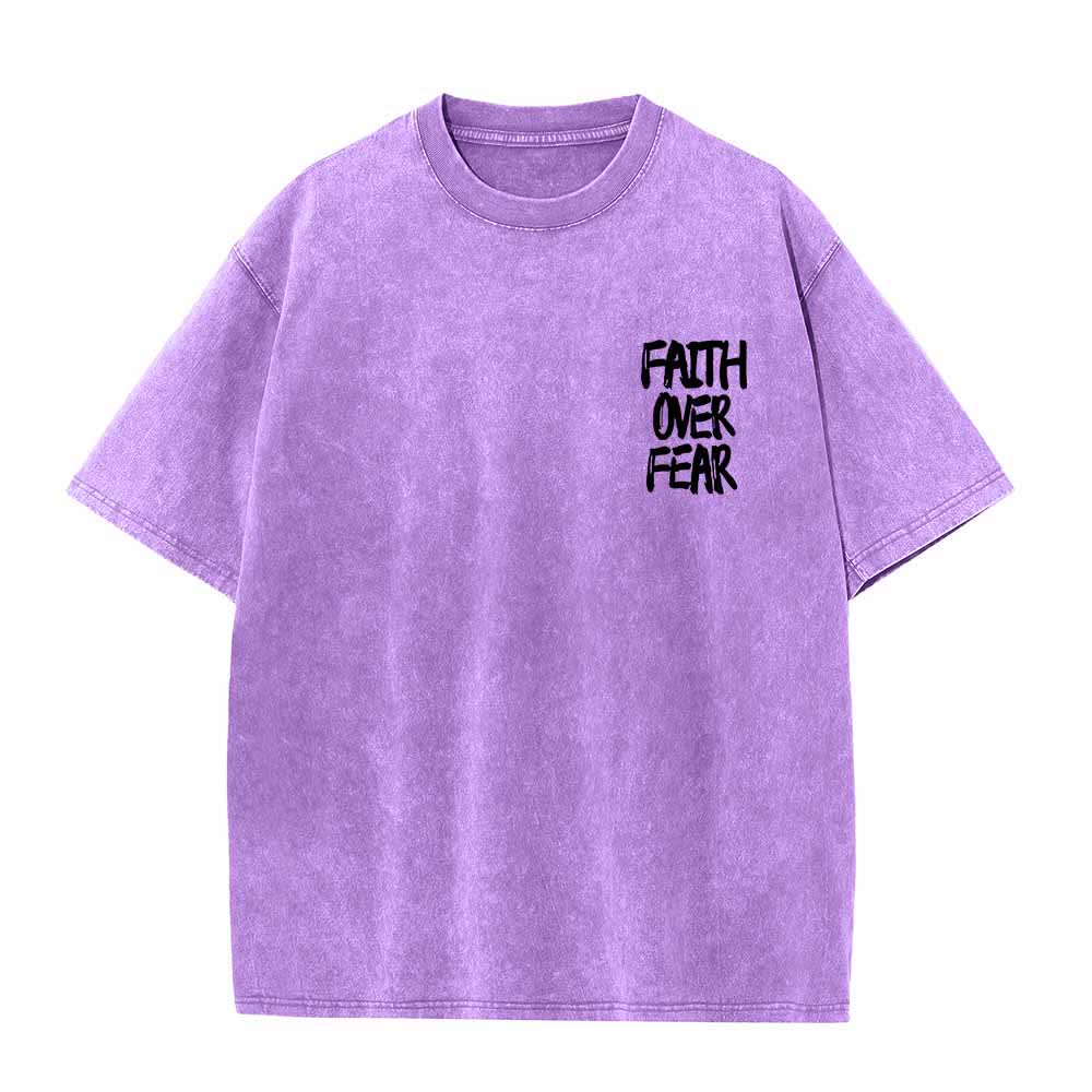 Christianartworkshop Glaube statt Angst – T-Shirt mit Pinselstrich-Schriftart, Mini-Print auf der Vorderseite, großer Text auf der Rückseite, beidseitig bedruckt, vorgewaschen - image 5