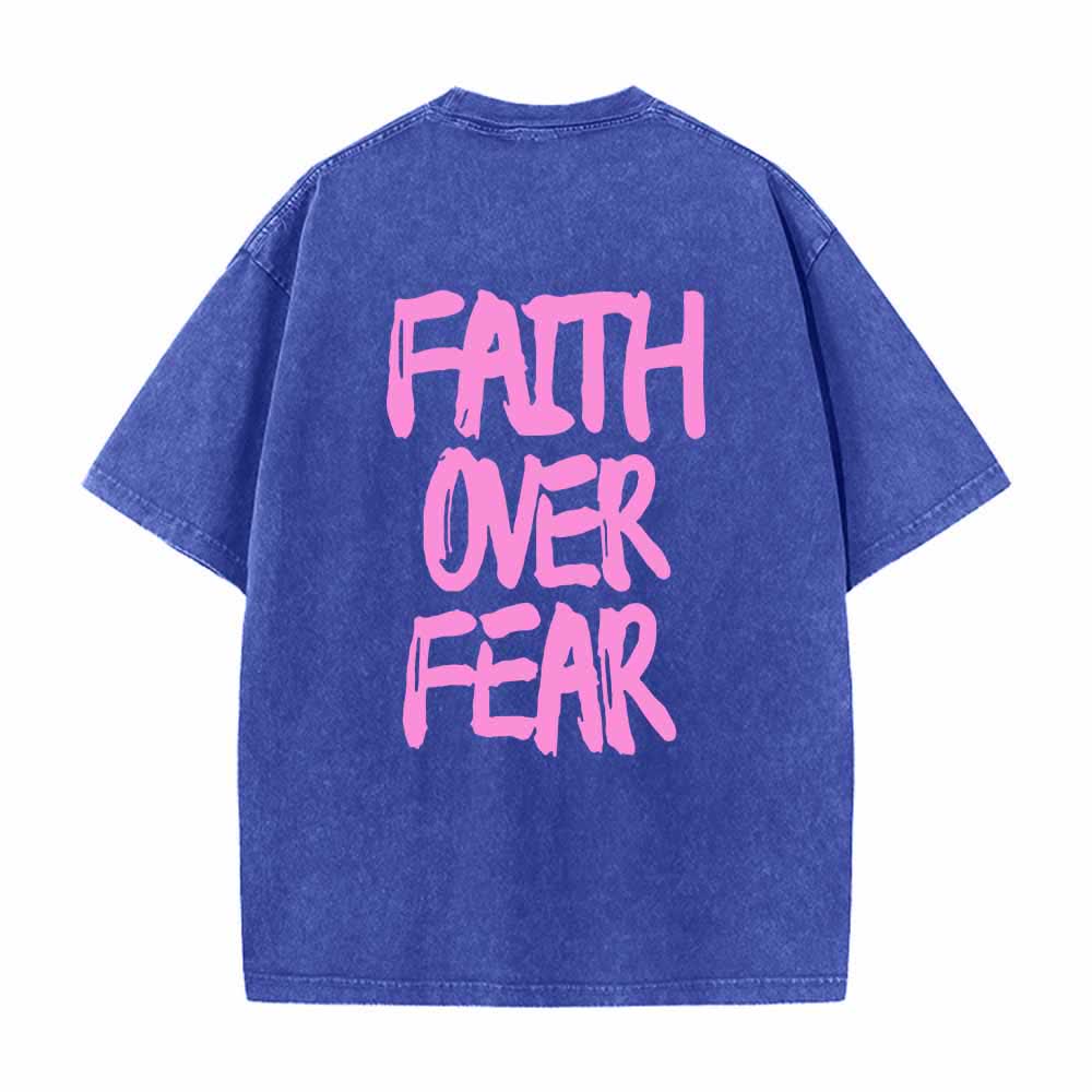 Christianartworkshop Glaube statt Angst – T-Shirt mit Pinselstrich-Schriftart, Mini-Print auf der Vorderseite, großer Text auf der Rückseite, beidseitig bedruckt, vorgewaschen - image 13