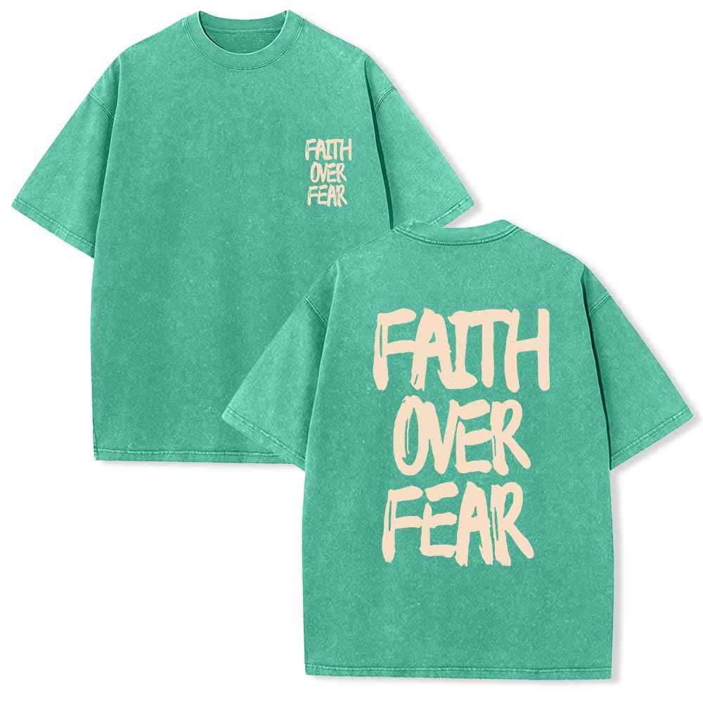 Christianartworkshop Glaube statt Angst – T-Shirt mit Pinselstrich-Schriftart, Mini-Print auf der Vorderseite, großer Text auf der Rückseite, beidseitig bedruckt, vorgewaschen - Grün - 5XL - image 21