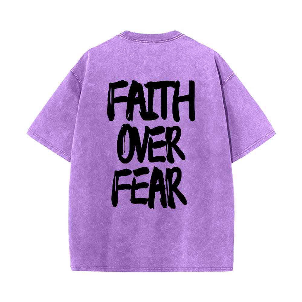 Christianartworkshop Glaube statt Angst – T-Shirt mit Pinselstrich-Schriftart, Mini-Print auf der Vorderseite, großer Text auf der Rückseite, beidseitig bedruckt, vorgewaschen - image 4