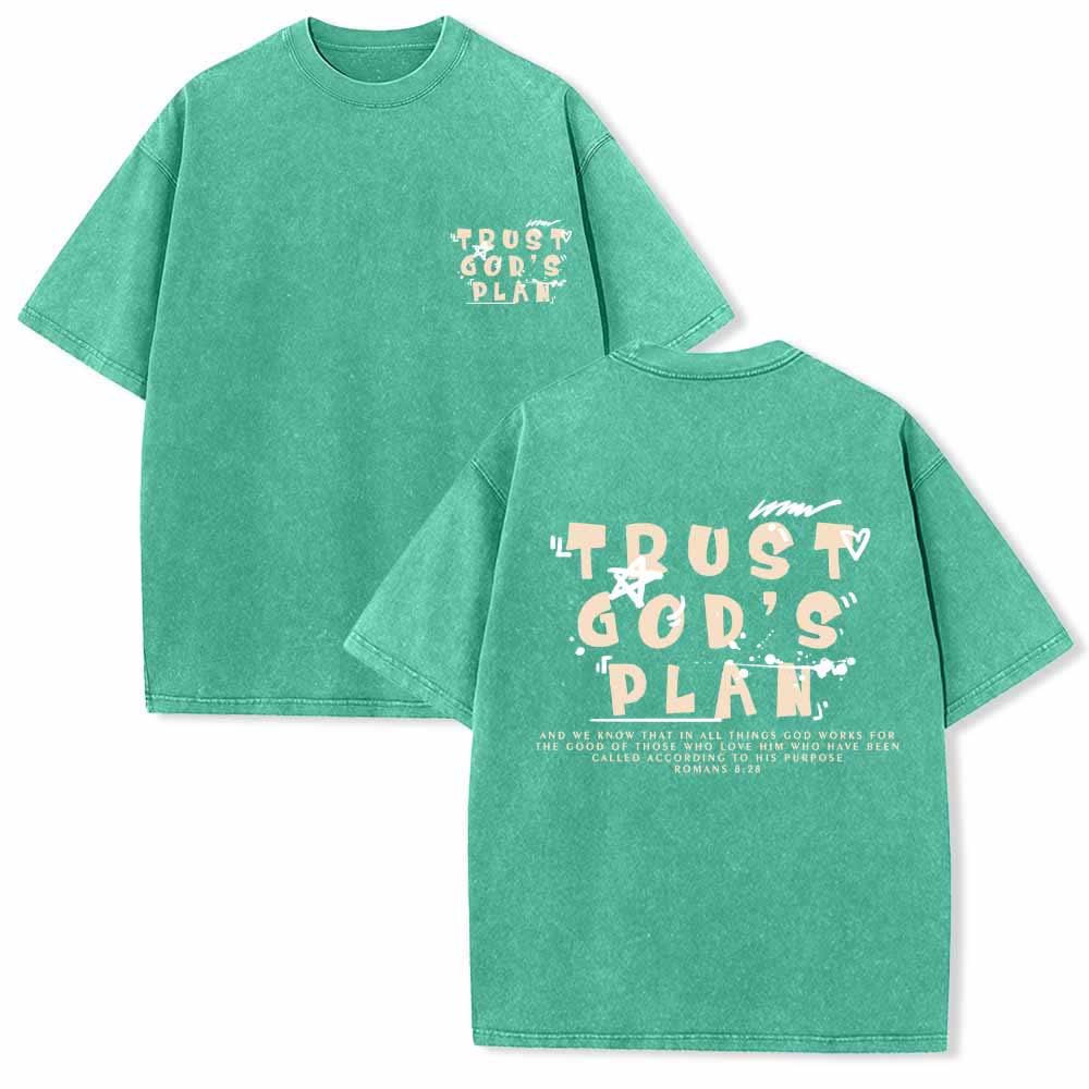Christianartworkshop Vertraue auf Gottes Plan – Graffiti-Schriftart, Mini-Druck auf der Vorderseite, großer Text auf der Rückseite, Römer 8,28, doppelseitig bedrucktes, gewaschenes T-Shirt - Grün - 5XL - image 0
