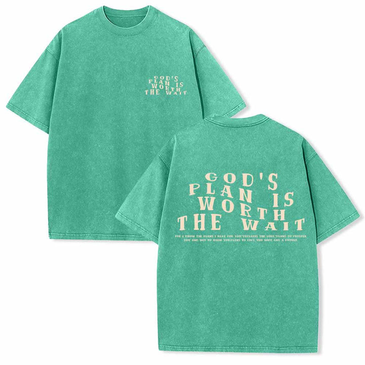 Christianartworkshop Gottes Plan ist das Warten wert – Vorderseite: Mini-Stapeltext; Rückseite: Bogen, große Schriftart; beidseitig gewaschenes T-Shirt - Grün - 5XL - image 6